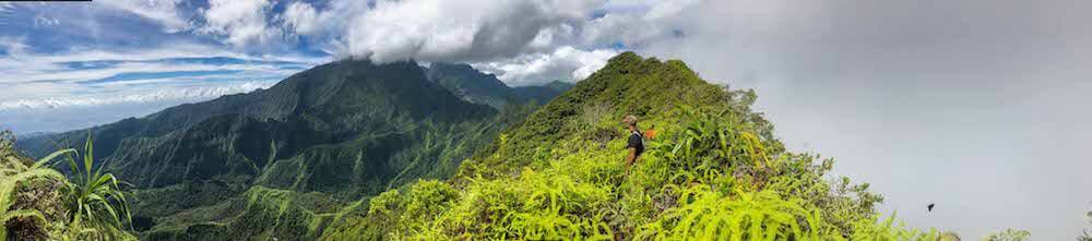 hiking in tahiti